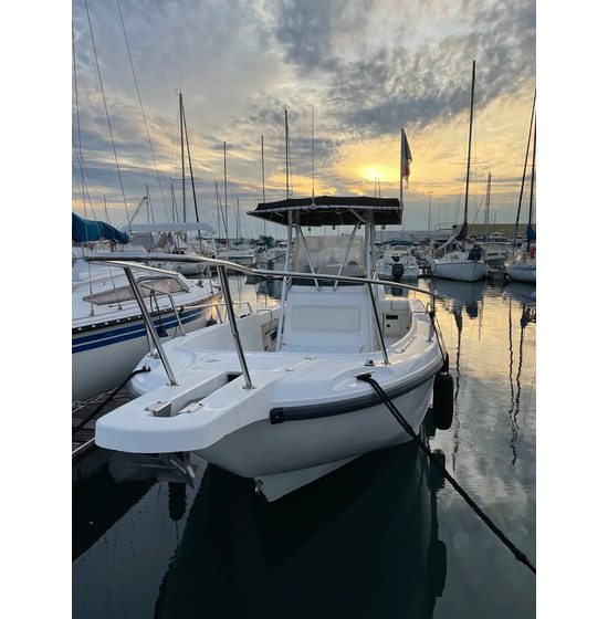 BOSTON WHALER 26 OUTRAGE